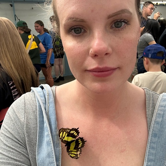 Meet your Posher, Aly - Picture 3 of 5